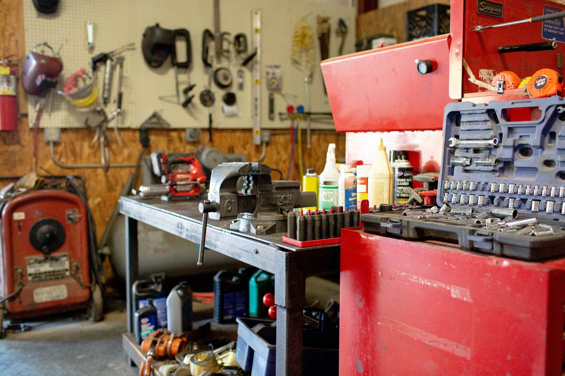 Tool bench and tool box
